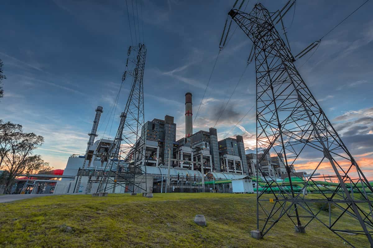 Cómo calcular la eficiencia energética en instalaciones industriales - Planta eléctrica industrial